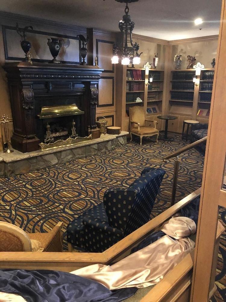 The Chateau Bloomington Hotel And Conference Center Экстерьер фото