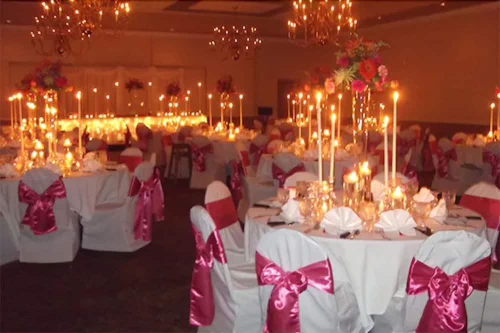 The Chateau Bloomington Hotel And Conference Center Экстерьер фото