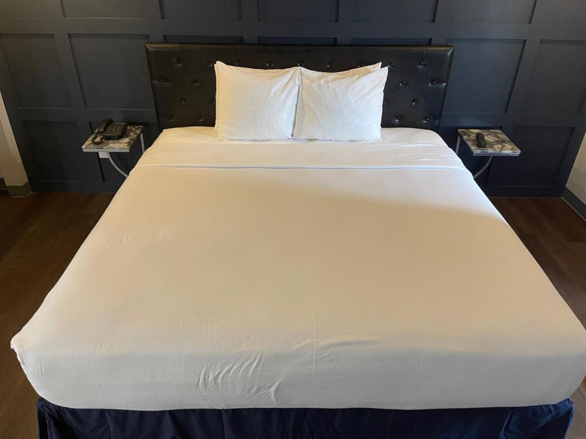 The Chateau Bloomington Hotel And Conference Center Экстерьер фото