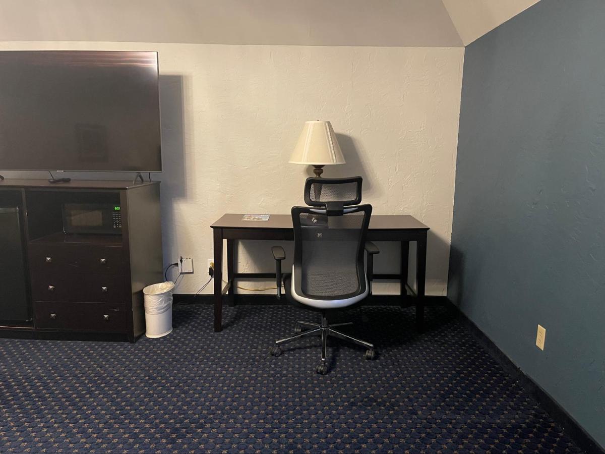 The Chateau Bloomington Hotel And Conference Center Экстерьер фото