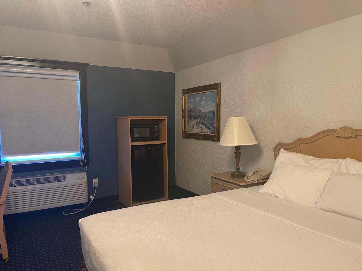 The Chateau Bloomington Hotel And Conference Center Экстерьер фото
