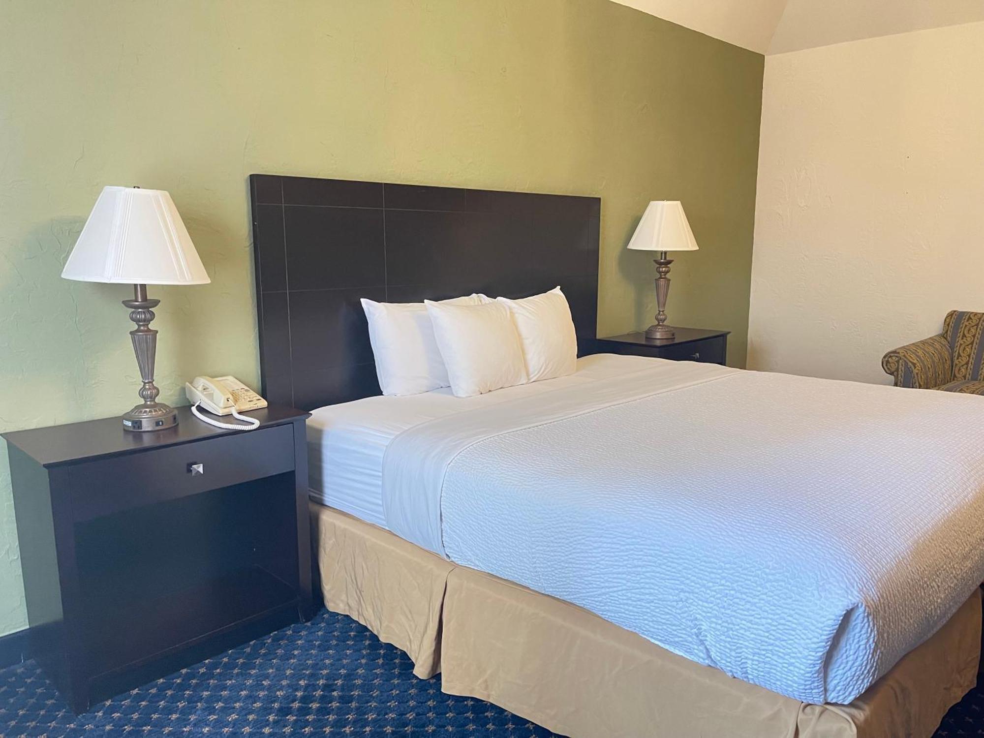 The Chateau Bloomington Hotel And Conference Center Экстерьер фото