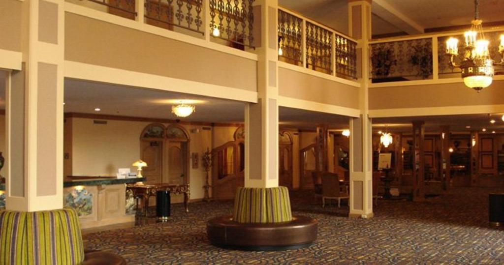 The Chateau Bloomington Hotel And Conference Center Экстерьер фото