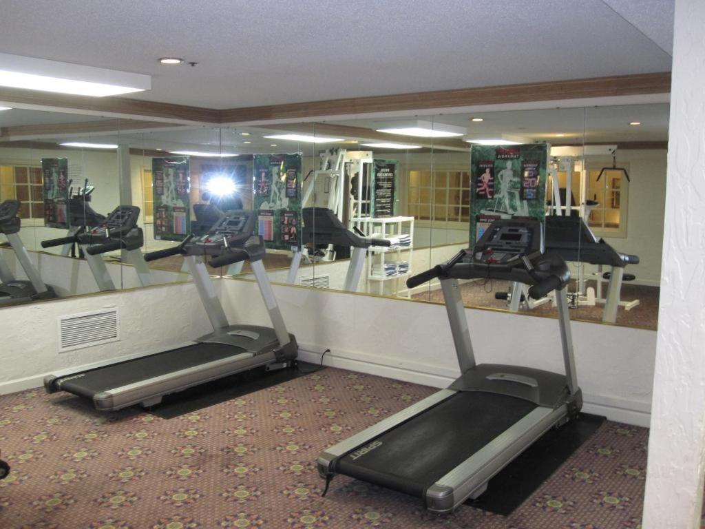 The Chateau Bloomington Hotel And Conference Center Экстерьер фото